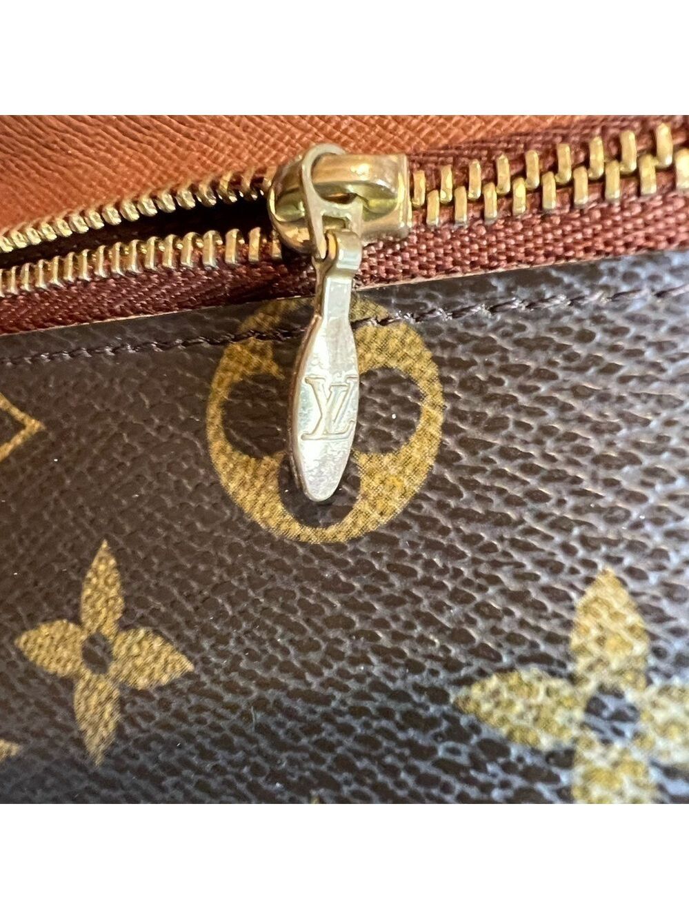 LOUIS VUITTON 2005 LV MONOGRAM ACCORDEON WALLET - Picture 3 of 13